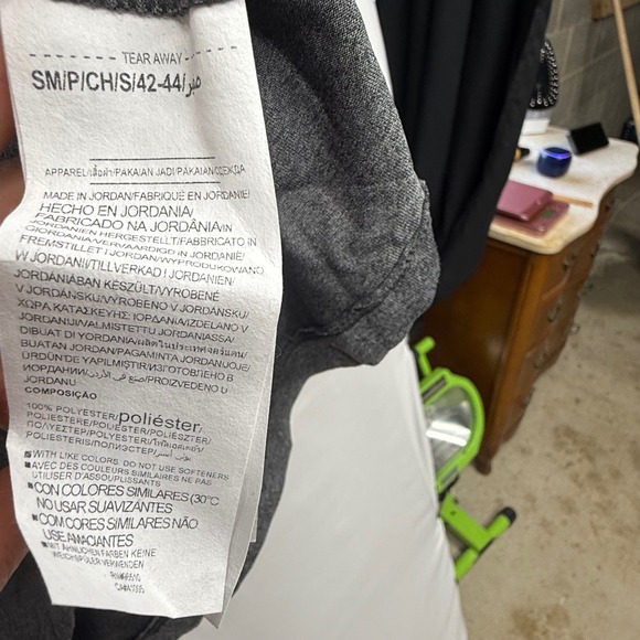 Under Armour Heatgear Loose Fit V‎ Neck T Shirt Women's Size SM Dark Gray - Picture 10 of 14